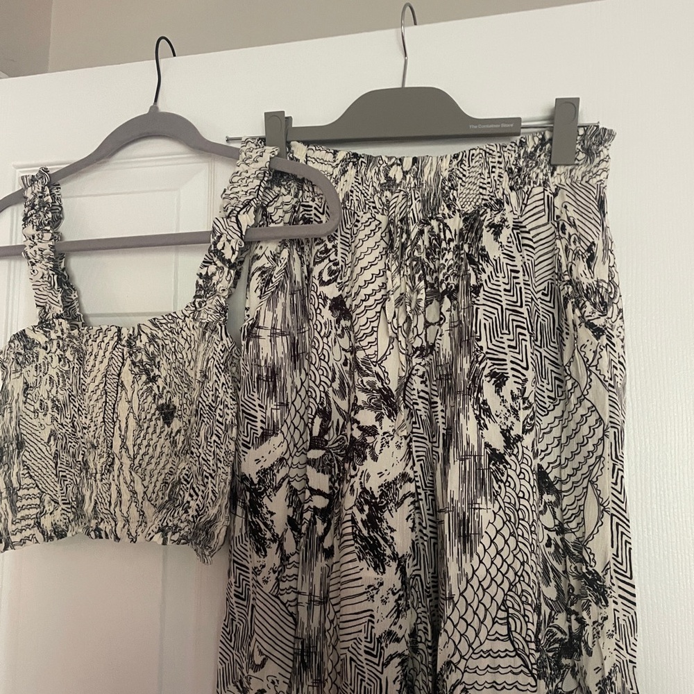 Black and White Patterned Two-Piece Outfit - Picture 2 of 5